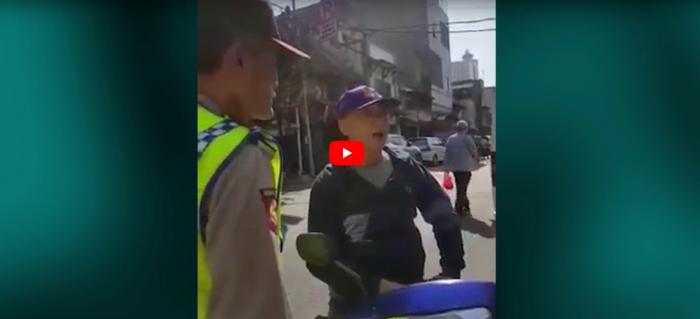 Viral, Polisi Tua Dibentak Pengendara yang Lawan Arus