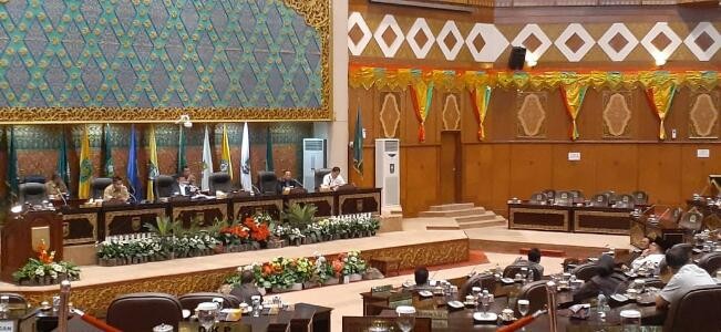 Melalui Paripurna, Tiga Fraksi 'Sisip' Nama Anggota di Komisi DPRD Riau
