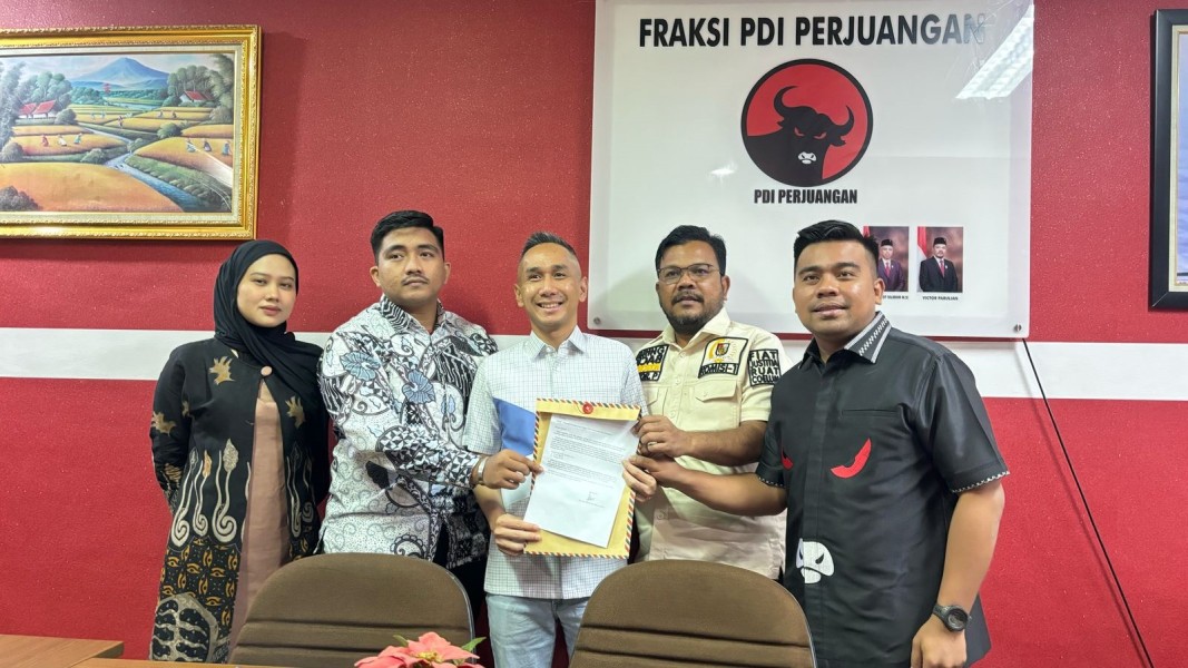 Honorer DP3A Pekanbaru Lapor ke Fraksi PDI Perjuangan: ''Kami Dizalimi!''