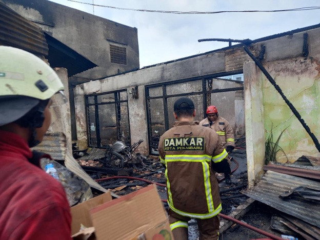Kebakaran di Jalan Cendrawasih Pekanbaru, Rumah Bulatan dan 2 Kios Terbakar