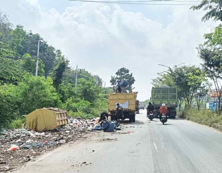 Buang Sampah di Luar Jam Bisa Didenda, DLHK Pekanbaru Ingatkan Warga