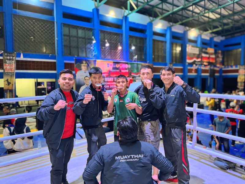 Muaythai Riau Sumbang 2 Emas dan 1 Perunggu di Kejurnas NTB 2025