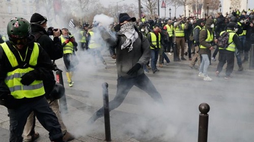 Prancis bergolak lagi: 125.000 demonstran turun, sejumlah toko dijarah, 1.000 ditahan