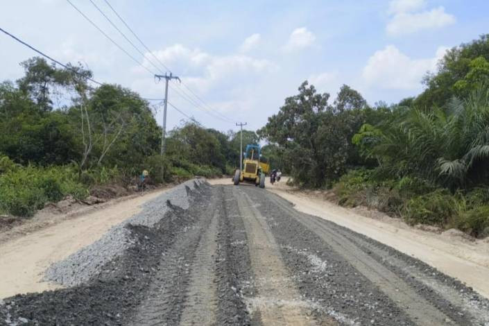 Pemprov Riau Diminta Gandeng Swasta Perbaiki Jalan Rusak Senilai Rp22 Triliun