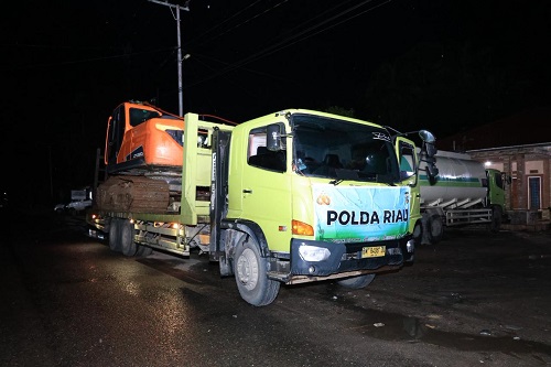 Polda Riau Kirim 3 Alat Berat ke Palembayan Agam untuk Percepat Pemulihan Pascabanjir
