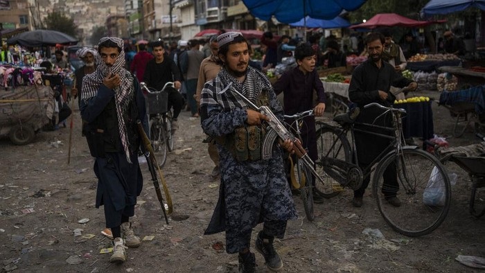 Taliban Gempur Habis ISIS Usai Serangan di Masjid Kabul