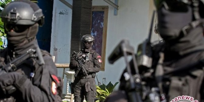 14 Terduga Teroris Ditangkap Densus 88 di 3 Daerah Jaringan Jamaah Islamiyah