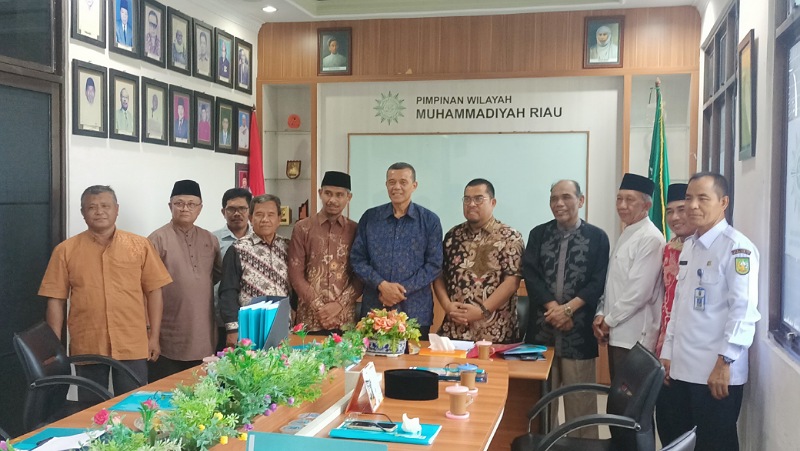 Sebelum Daftar Ke KPU, Martius Busti Sowan ke Muhammadiyah Riau