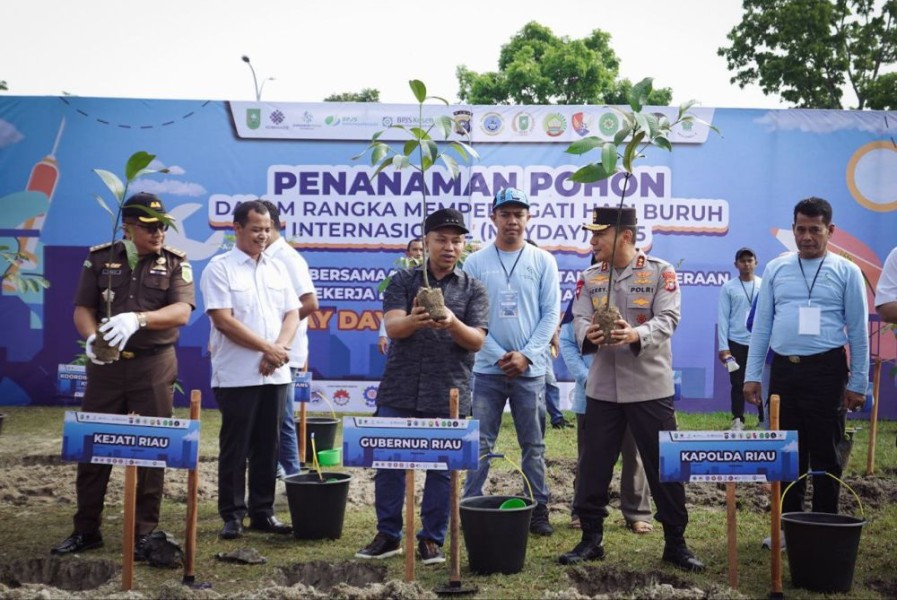 Peringatan Hari Buruh di PTPN IV Pekanbaru, Gubri Abdul Wahid Ajak Buruh dan Pengusaha Bersinergi
