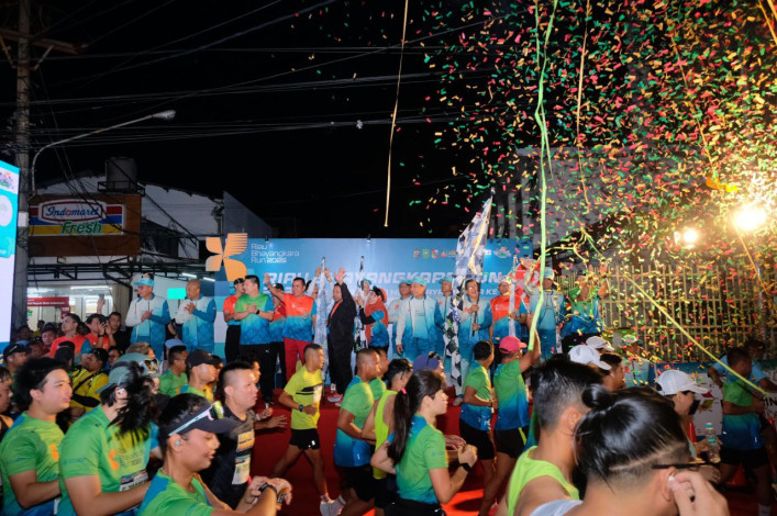 Gubernur Riau Wahid Ikut Meriahkan Riau Bhayangkara Run 2025 Bersama Ribuan Peserta