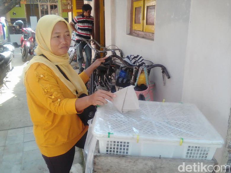 Widiyanti Si Penemu Uang Dalam Kantong Plastik