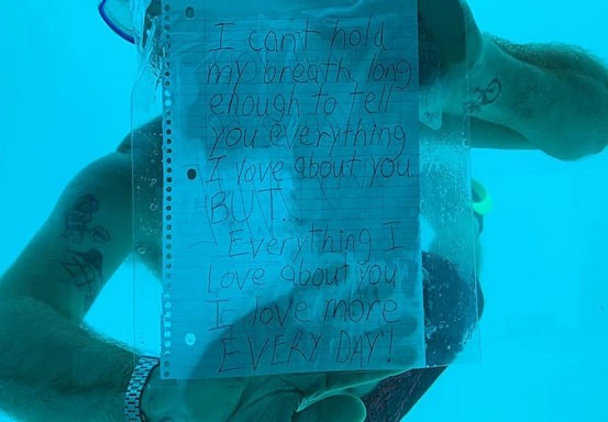 Pria AS Tewas Saat Lamar Pacarnya Dengan Menyelam di Laut