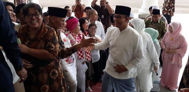 Video Anies Disoraki Warga Saat Open House Jokowi