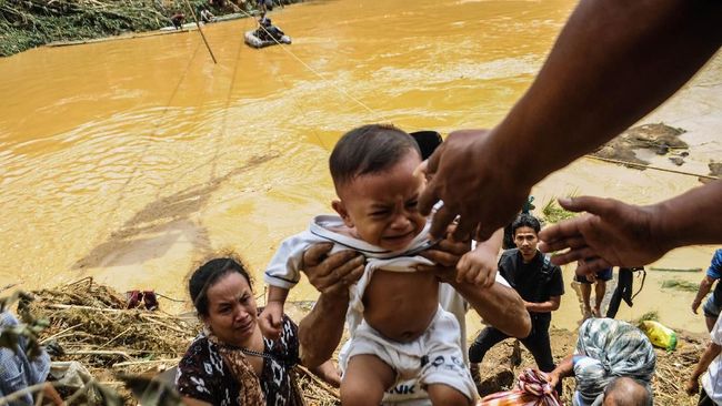 Rentetan Derita Korban Banjir Lebak yang Tertutup Isu Jakarta