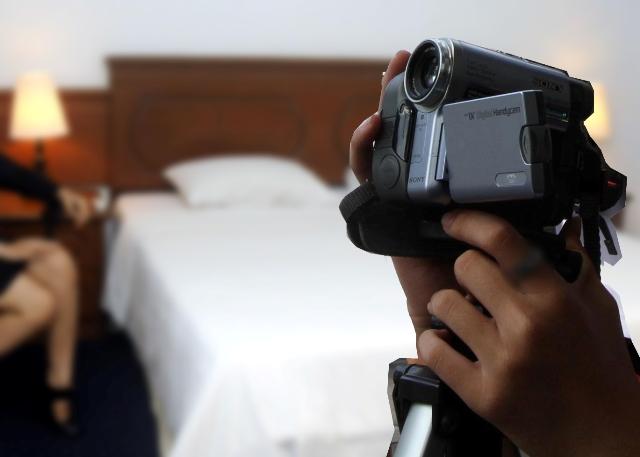 Disetubuhi, Direkam Kemudian Remaja 15 Tahun Ini Diperas Pacar Sendiri