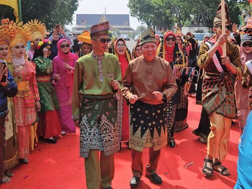 Meriah! Pawai Budaya Warnai Perayaan Hari Jadi ke-68 Provinsi Riau