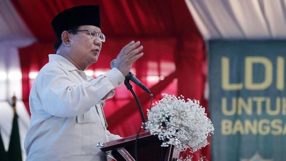 Prabowo Sebut Indonesia Tambah Miskin dan Tekor