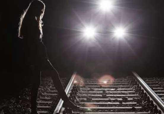 Ketiduran di Rel, 14 Orang Tewas Dihantam Kereta Api