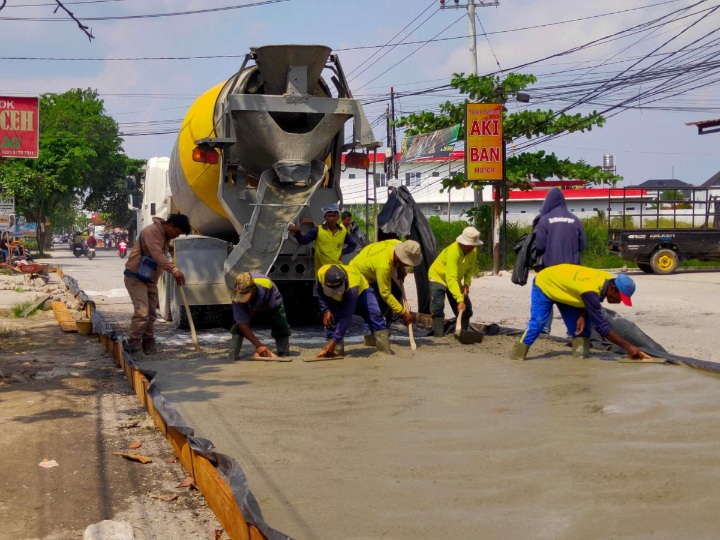 Pemko Pekanbaru Mulai Perbaikan Jalan Dharma Bakti, Betonisasi Sepanjang 70 Meter
