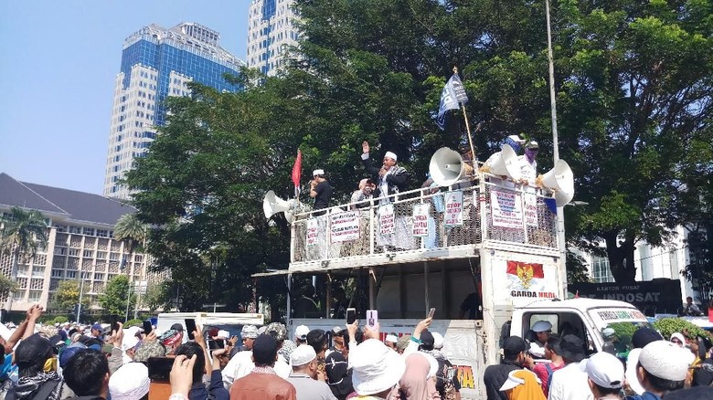 Bawa Al-Liwa, Massa Aksi Merapat ke Medan Merdeka Barat