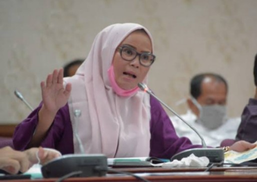 Nasib Kepala Sekolah Riau yang Dimutasi Edy Natar Terkatung-katung