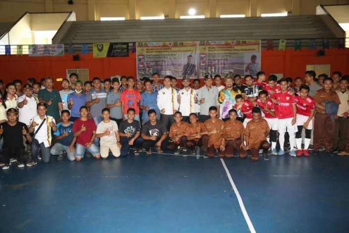 Walikota Firdaus Buka Turnamen Futsal 5 Negara Serumpun di UIR