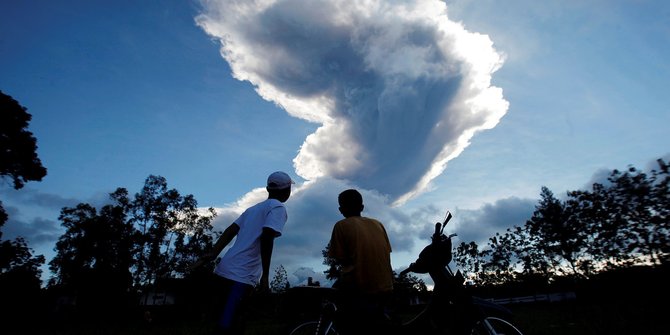 Sejumlah wilayah di Jateng dan Yogya tertutup abu vulkanik Gunung Merapi