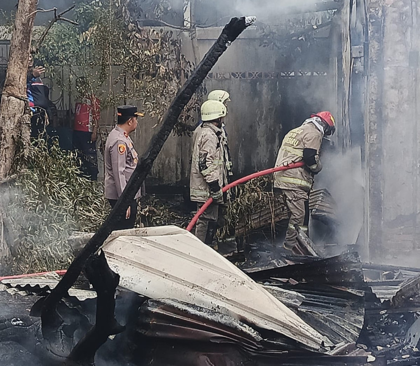 Rumah Kontrakan Kosong di Jalan Rajawali Pekanbaru Terbakar, Kerugian Capai Rp180 Juta