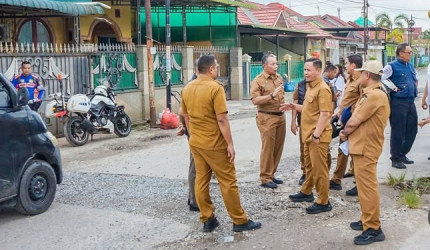 Pemko Pekanbaru Tambal dan Aspal Ulang 15 Km Jalan Rusak Tahap Pertama