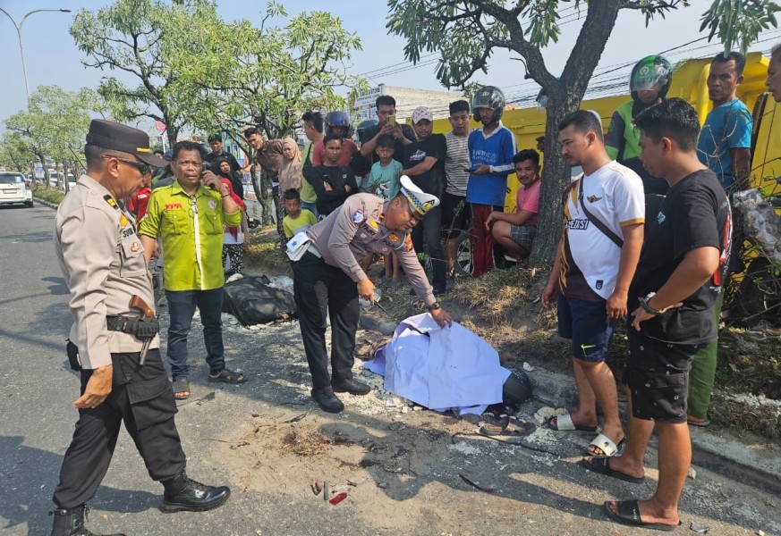 Rem Blong, Truk Hantam Motor dan Mobil di HR Soebrantas Pekanbaru, Satu Tewas