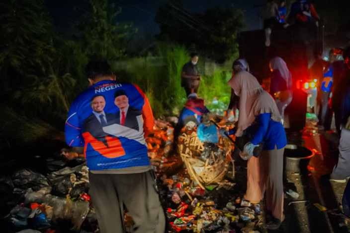 Krisis Sampah, Kader Demokrat Turun Langsung Bersihkan Kota Pekanbaru