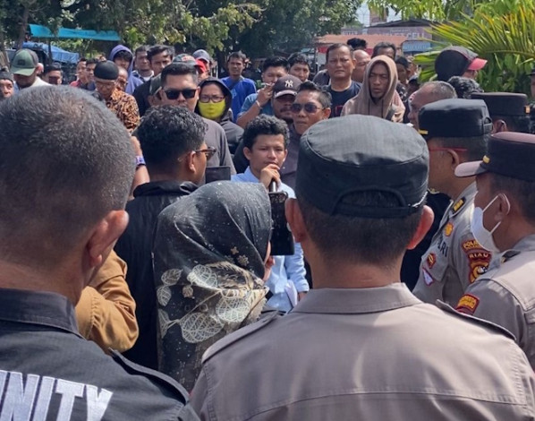 Ratusan Massa Geruduk PTUN Pekanbaru, Desak Klarifikasi Dugaan Cacat Prosedur PK