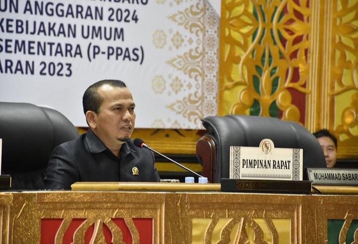 Sabarudi ST Pimpinan Sidang Paripurna MoU R-APBD Perubahan Pekanbaru 2023