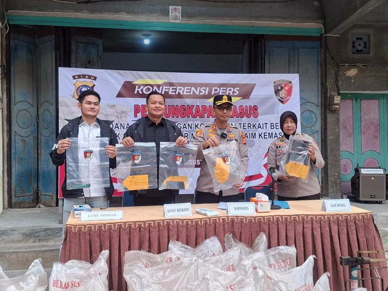 Polres Dumai Bongkar Kasus Pengoplosan Beras Bermerek Premium