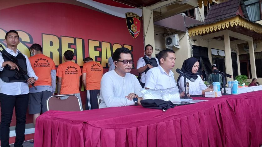 Kaos Kaki Narkoba: Modus Baru Penyelundupan Sabu di Bandara Sultan Syarif Kasim II