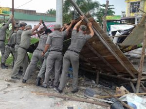 Tim Yustitusi Kampar Tertibkan Pedagang dan Bangunan