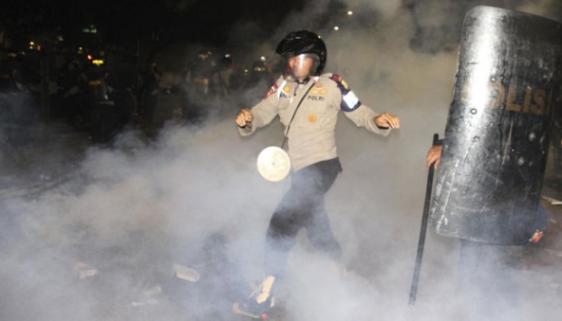 Tiga Polisi dan Empat Pendemo Terluka Dalam Aksi 4 November