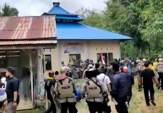 9 Perusak Masjid Ahmadiyah di Kalbar Jadi Tersangka!