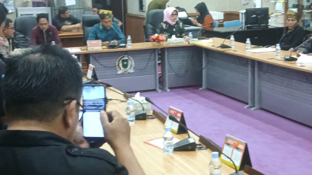 Anak Kemenakan Batin Tenayan Datangi DPRD Riau, Tolak Perampasan Tanah Ulayat