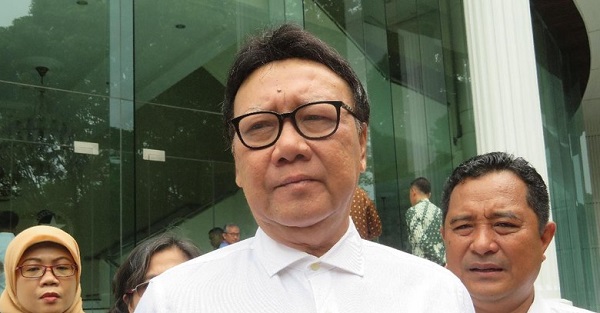 Sentilan untuk Gubernur Syamsyuar yang ke LN Saat Karhutla Berkobar