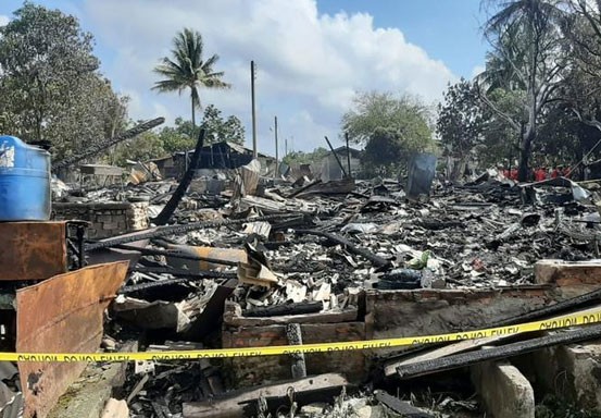 24 Bangunan Mes Sopir PT Arara Abadi Terbakar