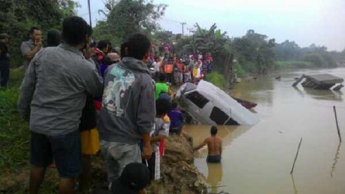Sopir Kabur, Travel Maut yang Terjungkal ke Sungai Indragiri Berhasil Dievakuasi, Ini Data Lengkap K