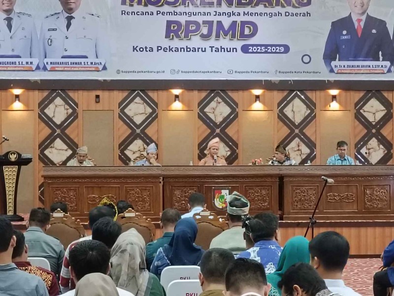 RPJMD Pekanbaru Tekankan Perbaikan Jalan dan Program Zero Putus Sekolah