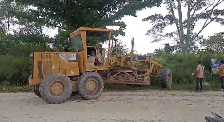 PUPR Pekanbaru Mulai Perbaiki Jalan Uka Ujung, Warga Sambut Gembira