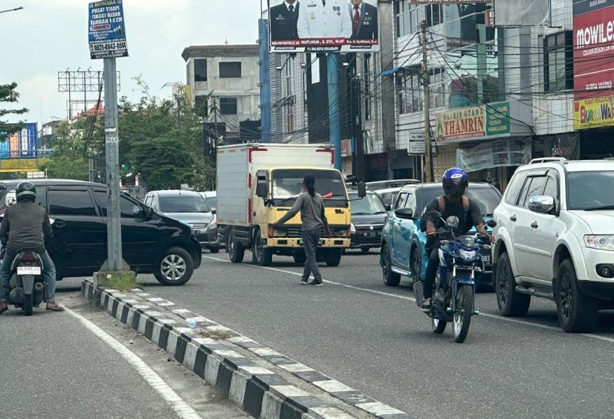 Keberadaan Pak Ogah di Pekanbaru Makin Meresahkan, Warga Minta Penertiban