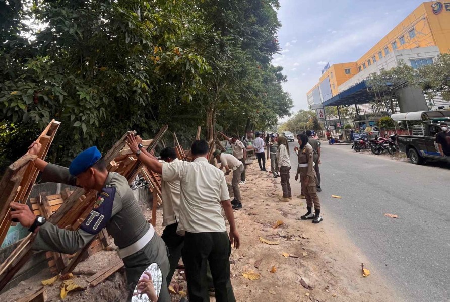 Bangunan Liar Kembali Berdiri di Jalan Bima, Satpol PP Pekanbaru Lakukan Penertiban Ulang