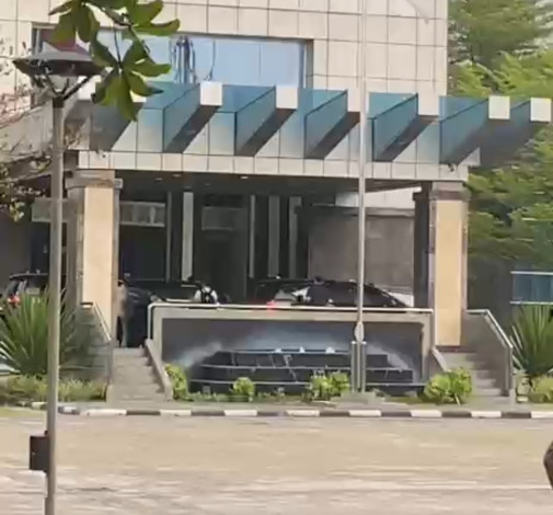 KPK Geledah Kantor Dinas PUPR-PKPP Riau Selama 6 Jam, Bawa Sejumlah Dokumen Penting