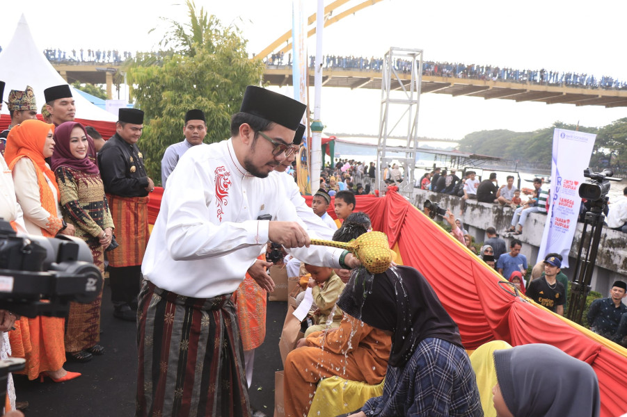 Ginda Burnama Hadiri Semarak Petang Belimau, Tradisi Sucikan Diri Sambut Ramadhan dengan Semangat Kebersamaan