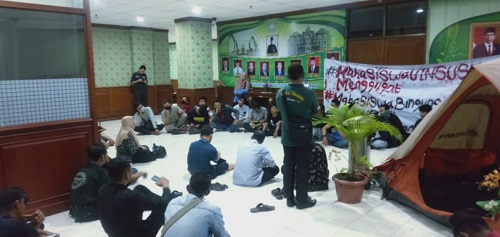 Seminggu Nginap di Kampus, Mahasiswa UIN Gembok Kantor Rektor