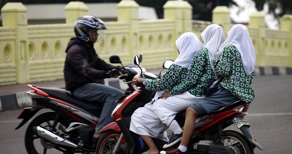Tidak Beri Tilang, Polantas di Riau Ajak Pelanggar Lalin Doa Bersama